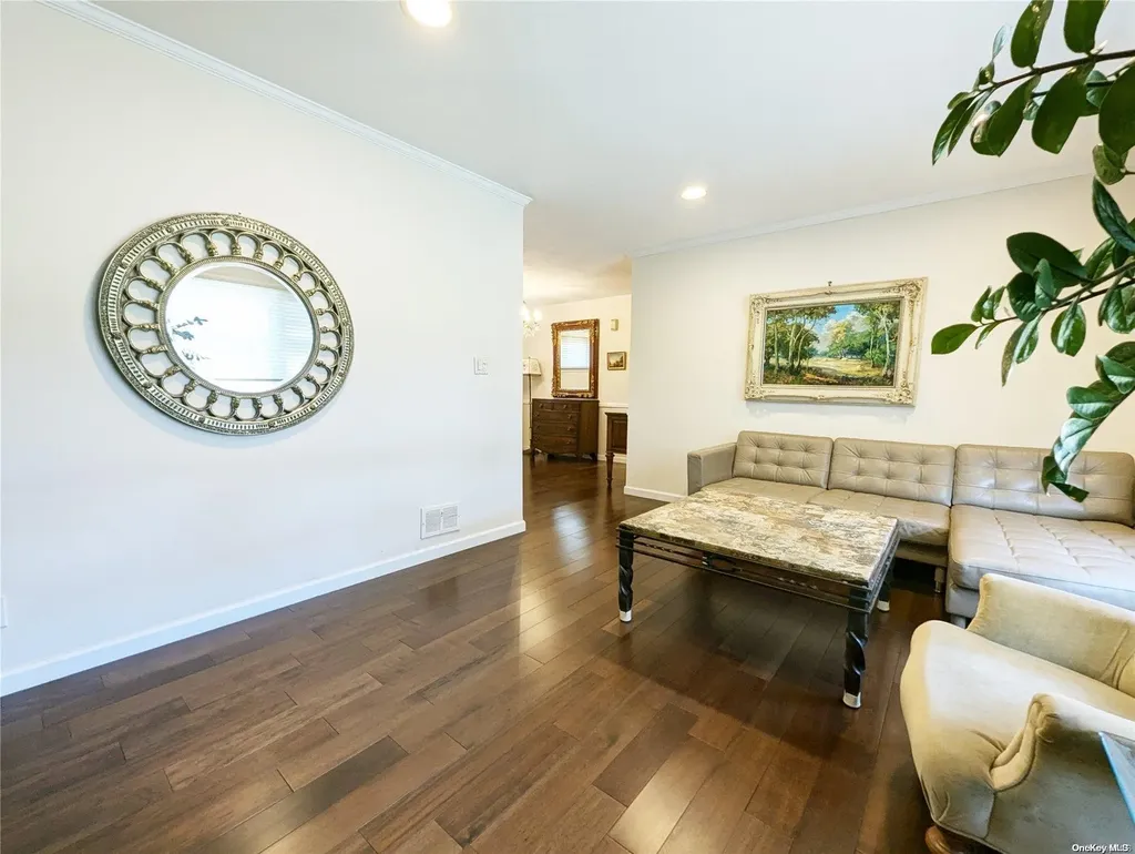 35 Main Parkway Plainview NY 11803