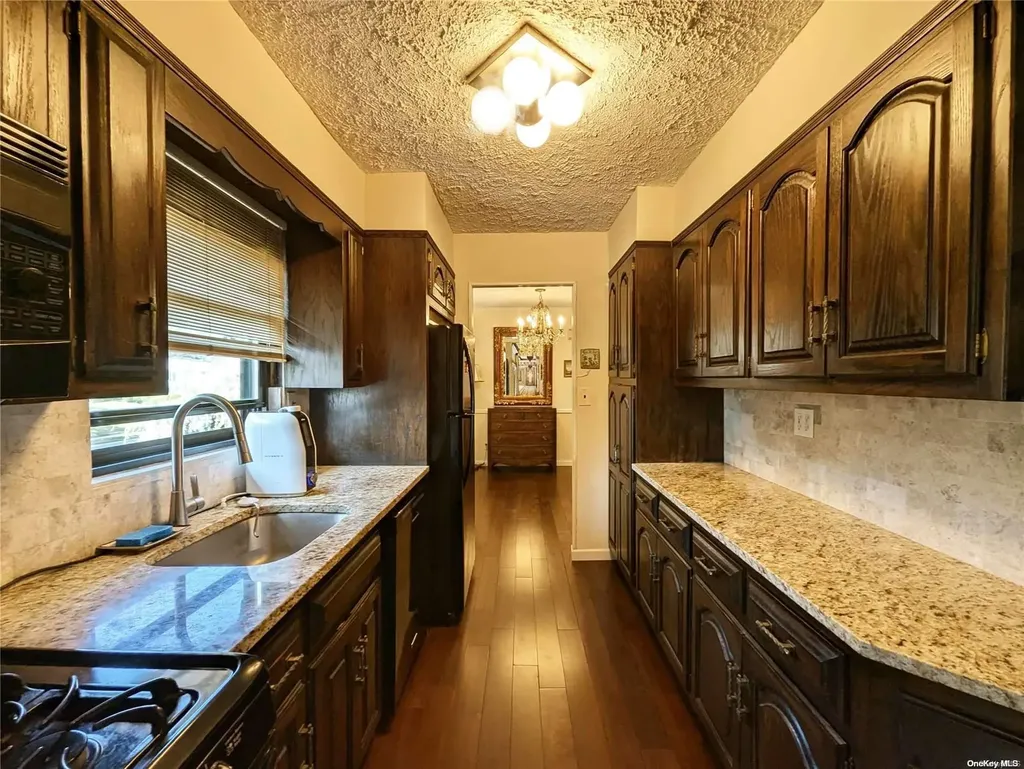 35 Main Parkway Plainview NY 11803