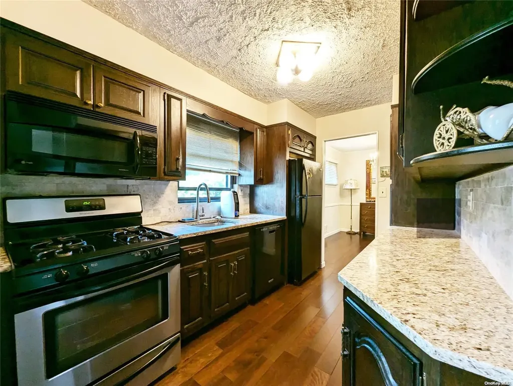35 Main Parkway Plainview NY 11803