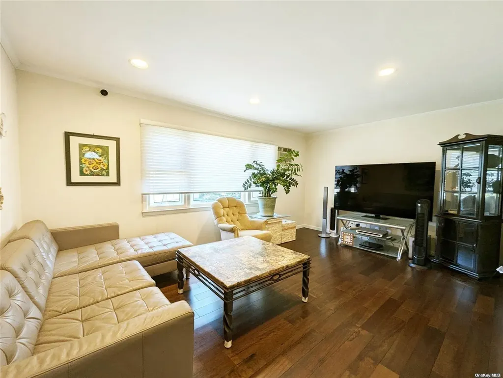 35 Main Parkway Plainview NY 11803