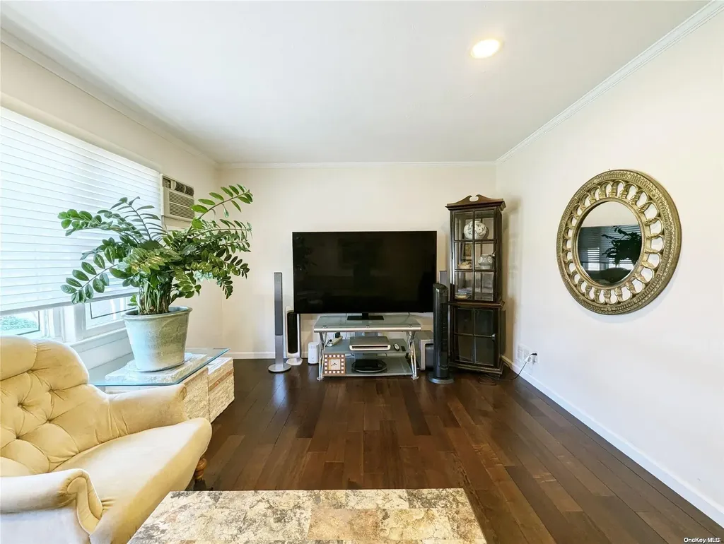 35 Main Parkway Plainview NY 11803