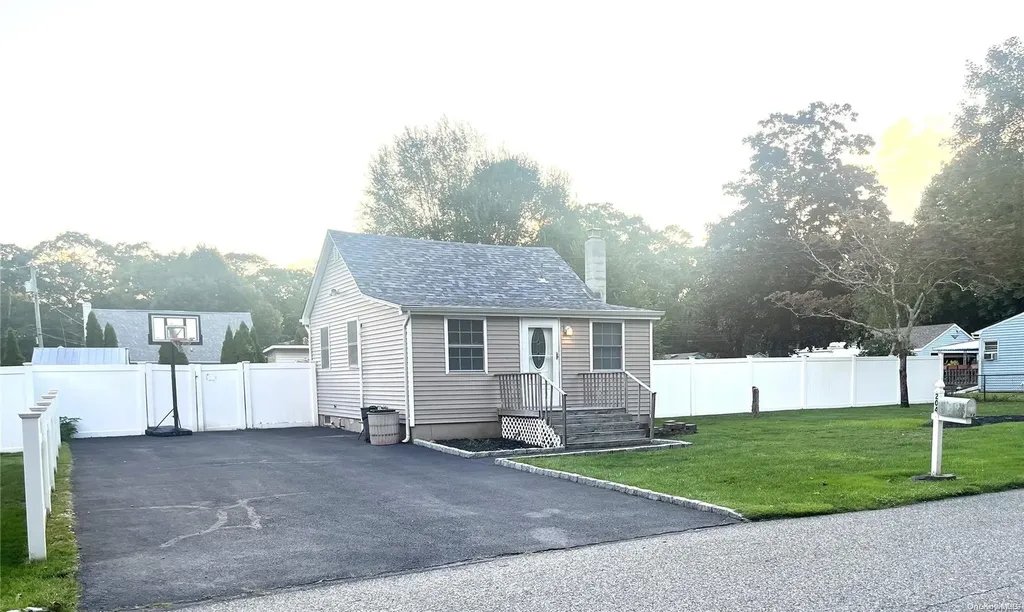 204 Whittier Drive Mastic Beach NY 11951