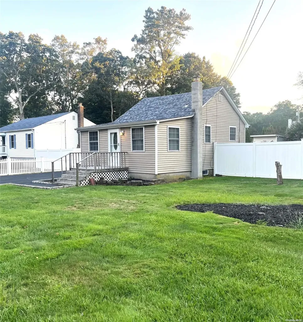 204 Whittier Drive Mastic Beach NY 11951