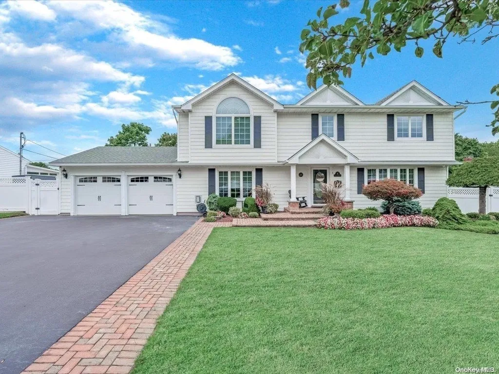 27 Robinson Drive Bethpage NY 11714