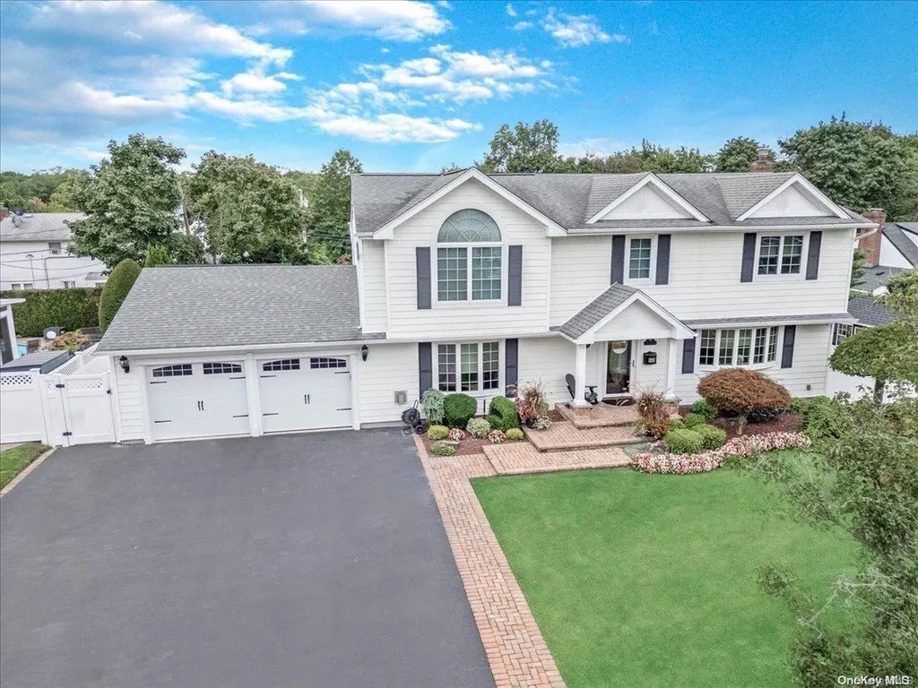 27 Robinson Drive Bethpage NY 11714