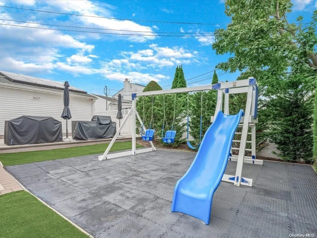 27 Robinson Drive Bethpage NY 11714