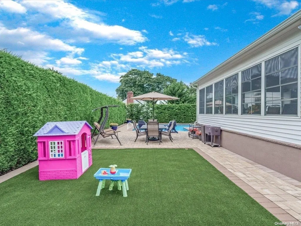 27 Robinson Drive Bethpage NY 11714