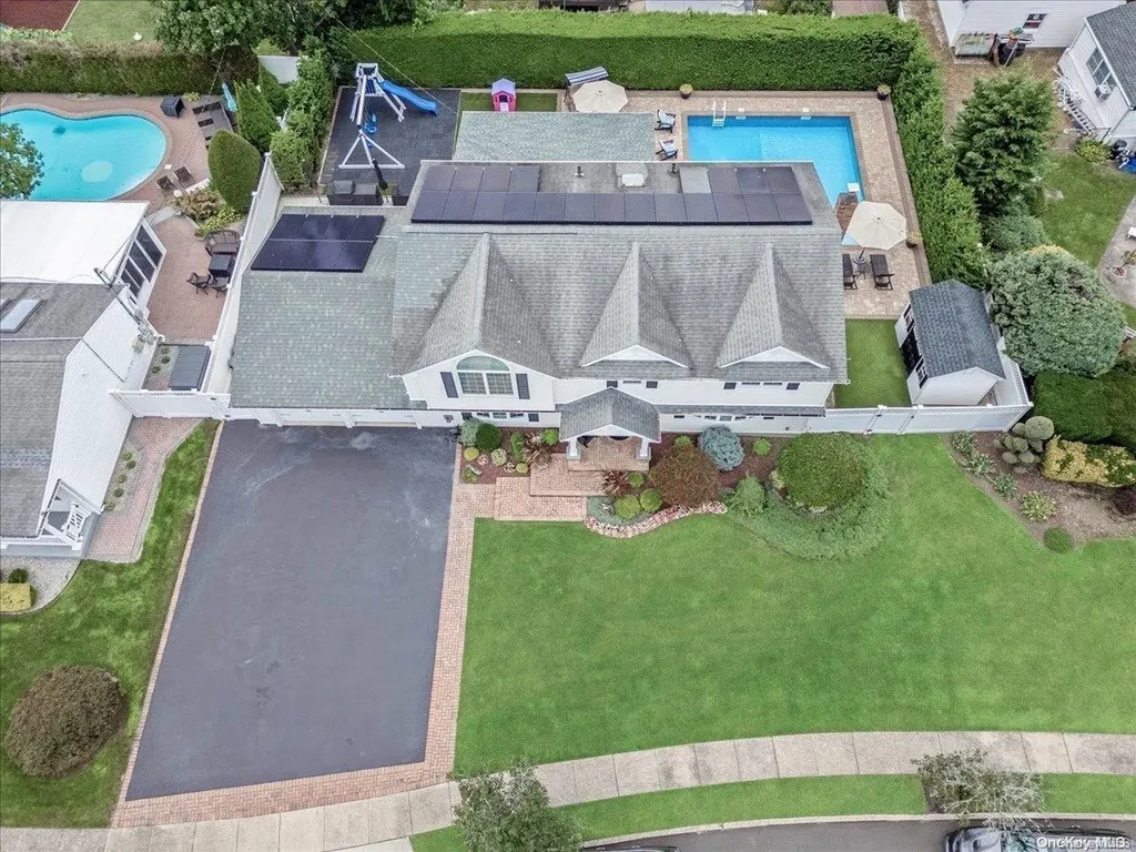 27 Robinson Drive Bethpage NY 11714