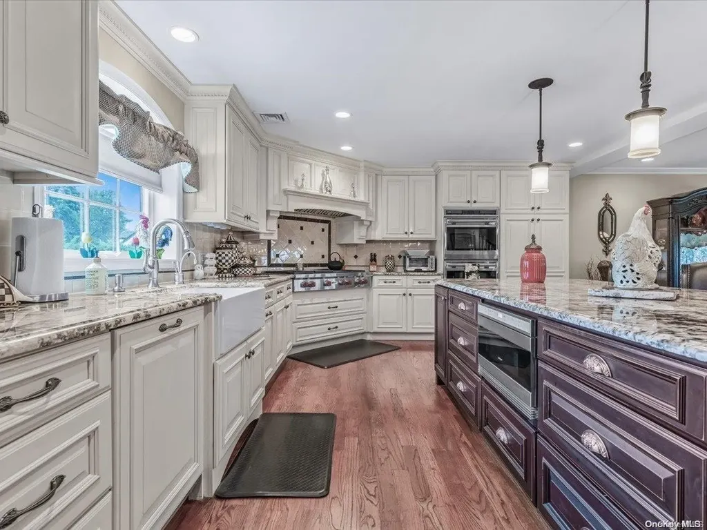 27 Robinson Drive Bethpage NY 11714