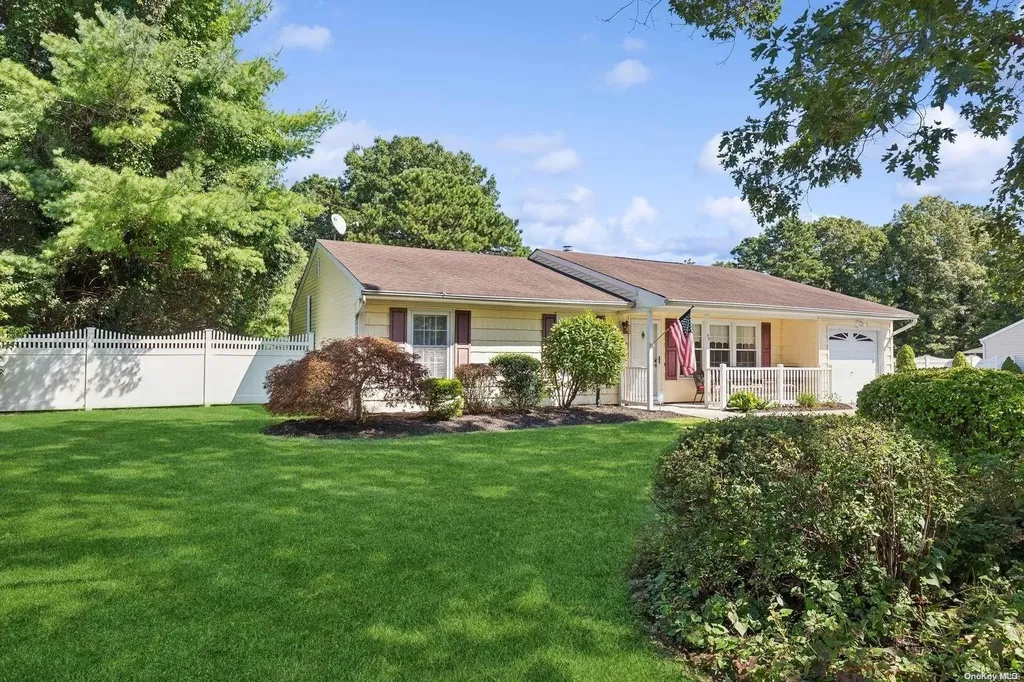 49 Whittier Avenue Medford NY 11763
