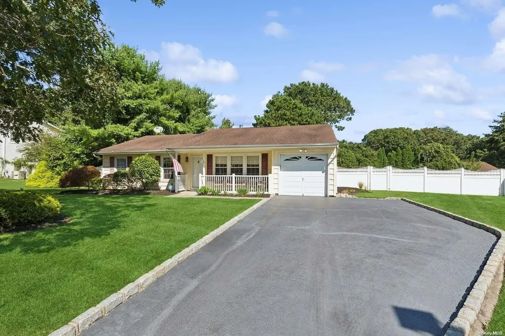 49 Whittier Avenue Medford NY 11763