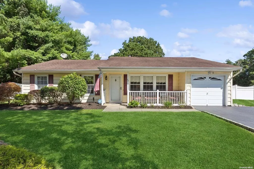 49 Whittier Avenue Medford NY 11763