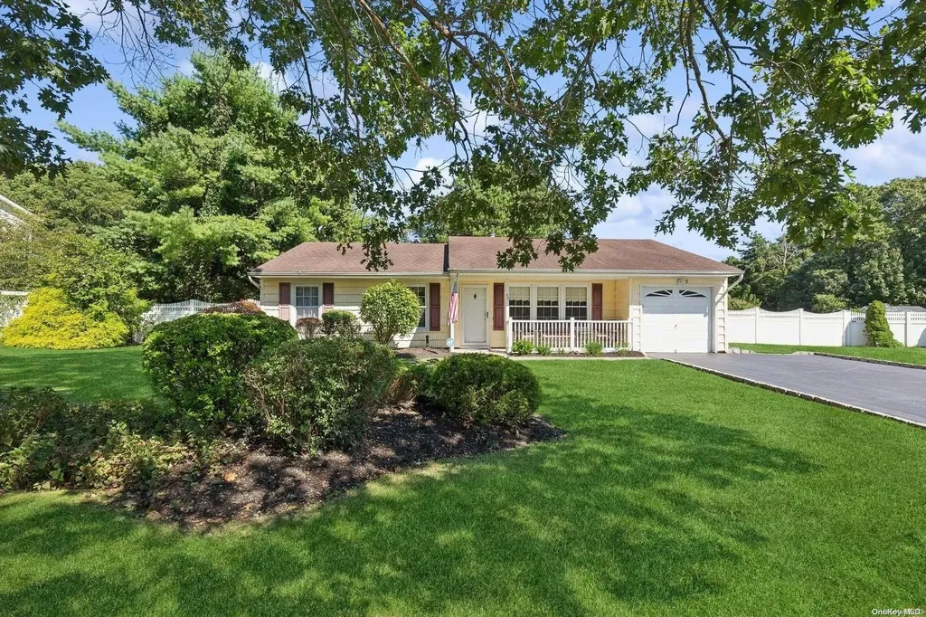49 Whittier Avenue Medford NY 11763