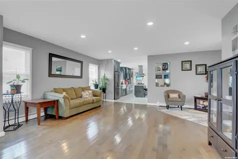 79 Muncy Avenue West Babylon NY 11704