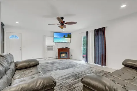 79 Muncy Avenue West Babylon NY 11704