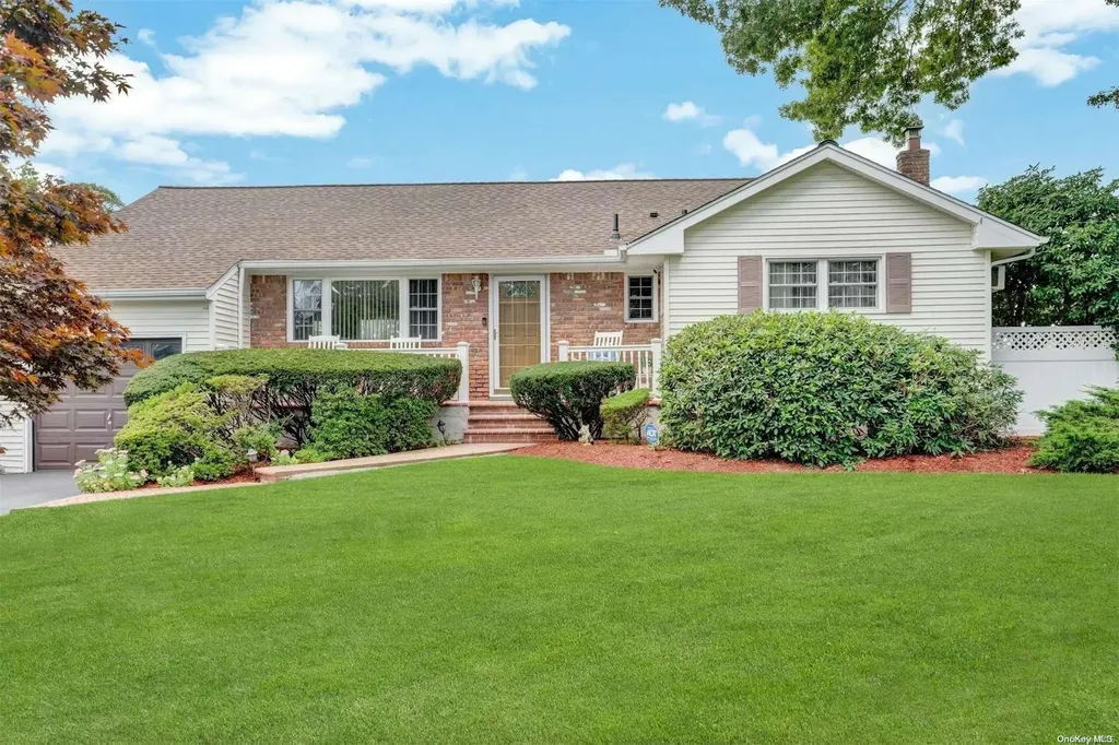 6 Roxborough Avenue Patchogue NY 11772