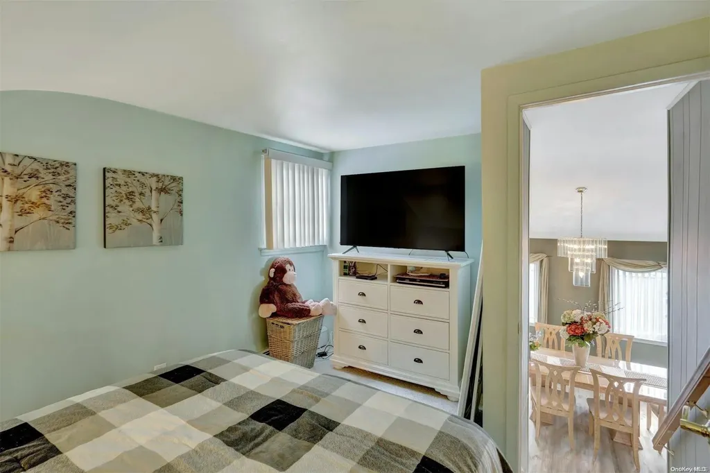 6 Roxborough Avenue Patchogue NY 11772