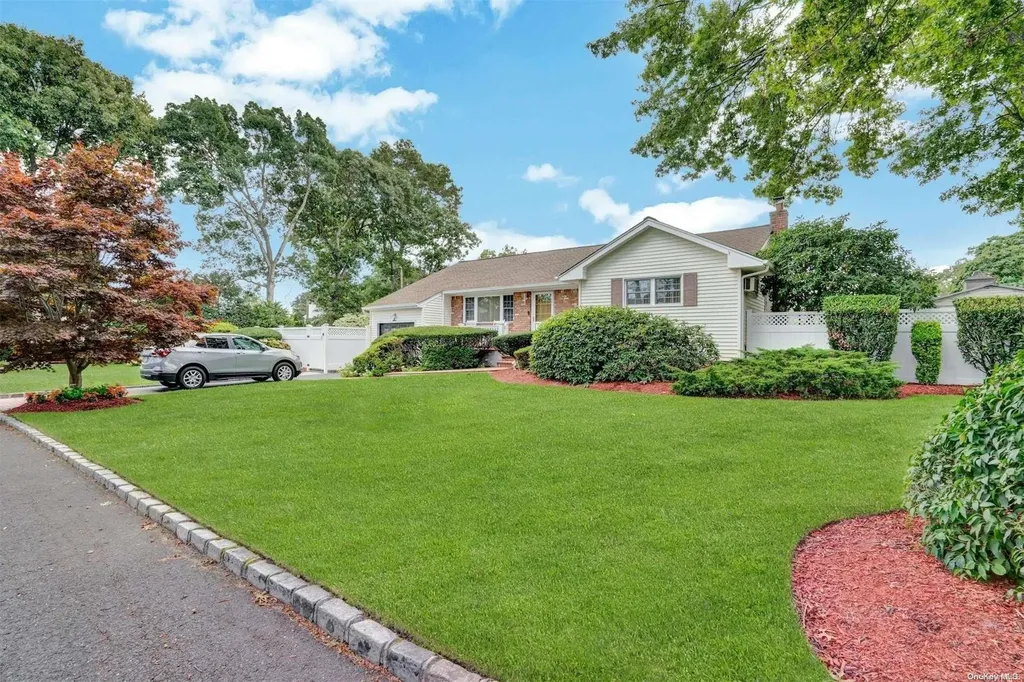 6 Roxborough Avenue Patchogue NY 11772