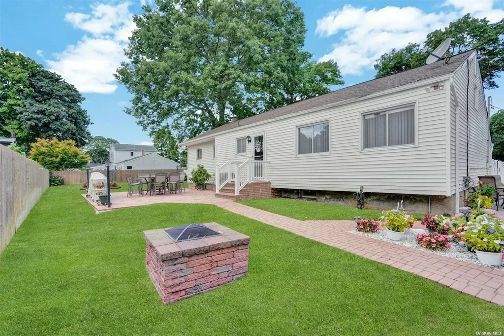 6 Roxborough Avenue Patchogue NY 11772