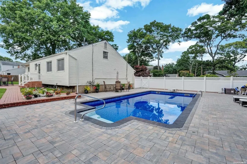 6 Roxborough Avenue Patchogue NY 11772