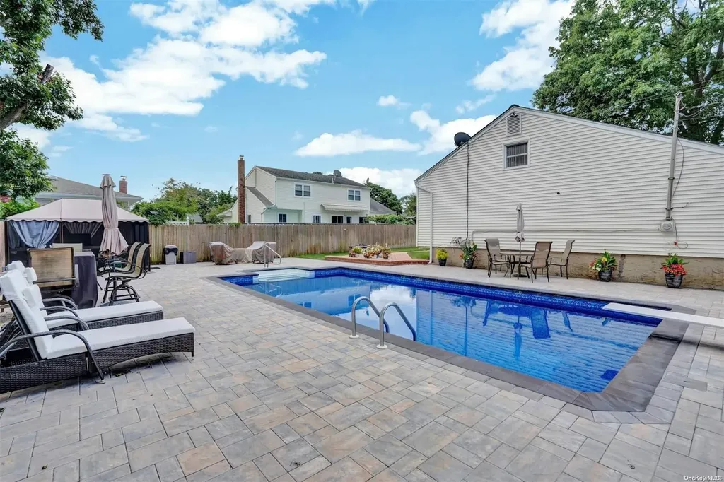 6 Roxborough Avenue Patchogue NY 11772
