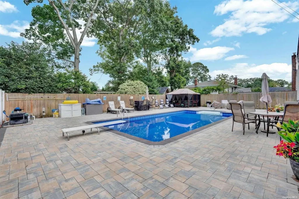 6 Roxborough Avenue Patchogue NY 11772