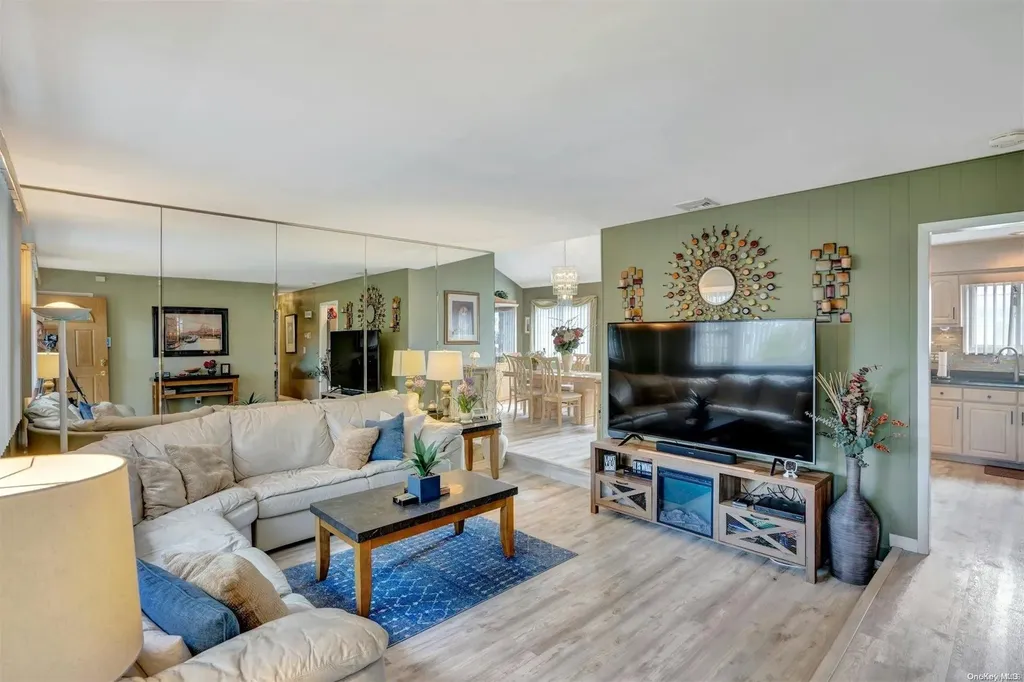 6 Roxborough Avenue Patchogue NY 11772