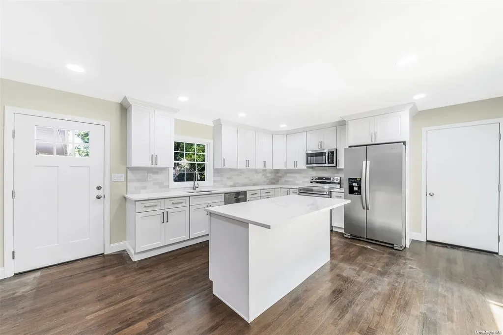 33 Beverly Road Smithtown NY 11787