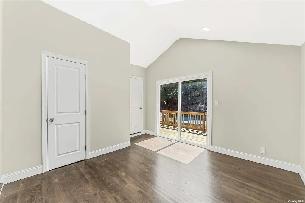 33 Beverly Road Smithtown NY 11787
