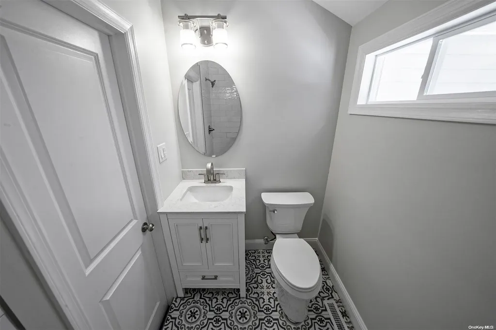 33 Beverly Road Smithtown NY 11787
