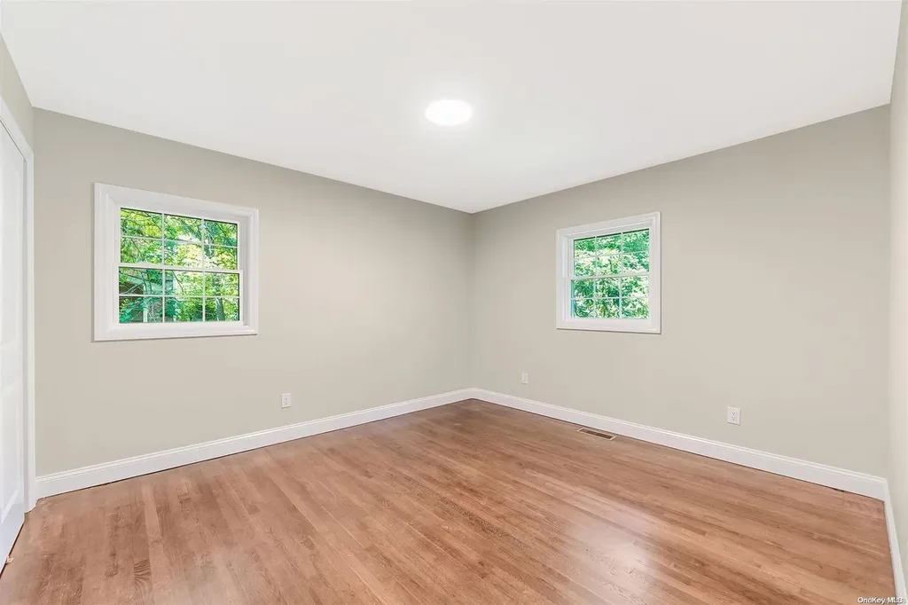 33 Beverly Road Smithtown NY 11787