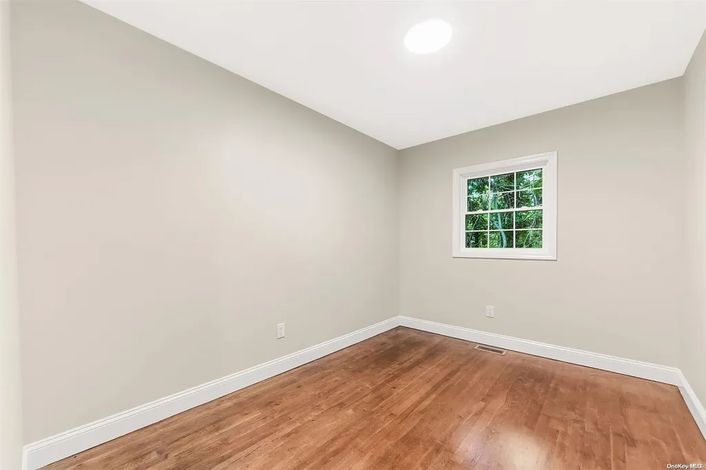 33 Beverly Road Smithtown NY 11787