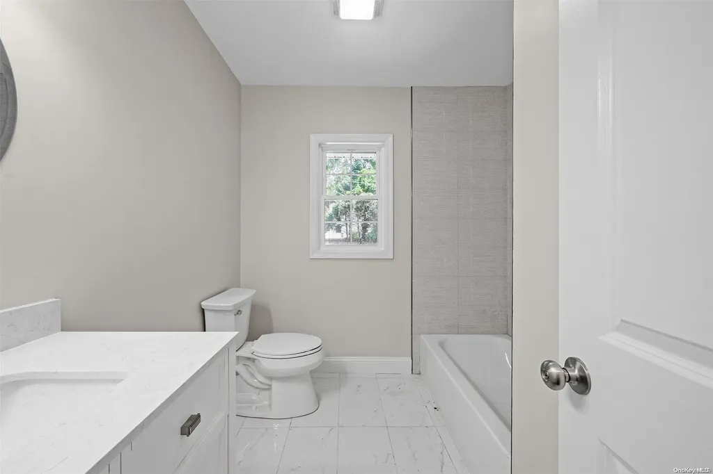 33 Beverly Road Smithtown NY 11787