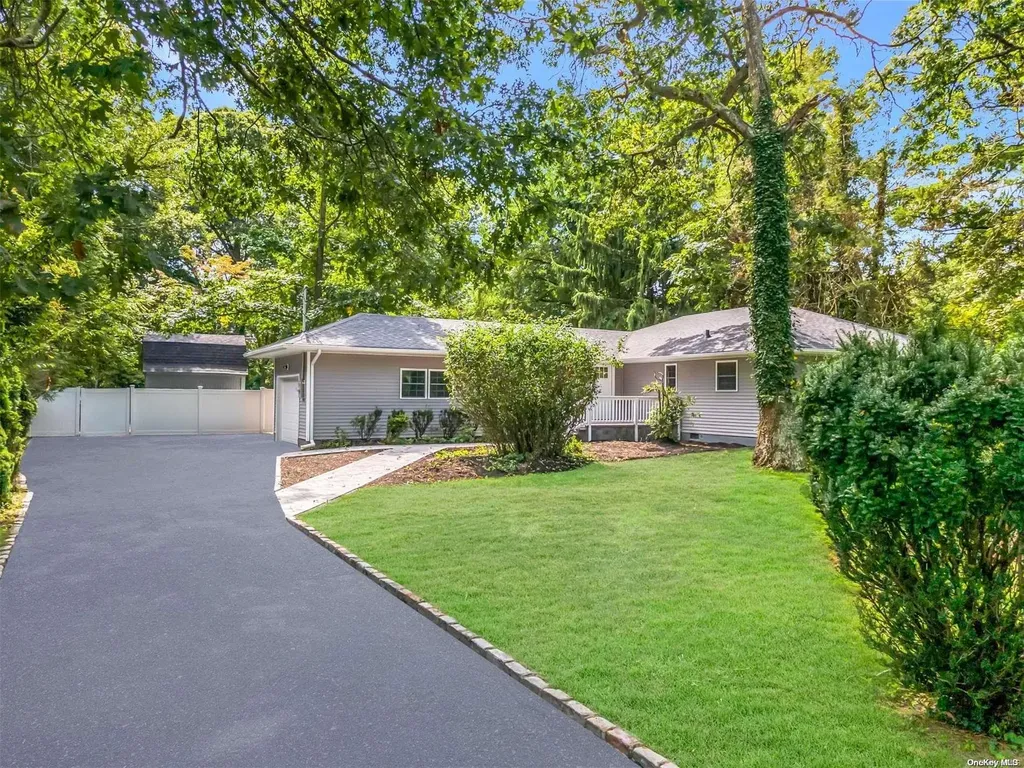 33 Beverly Road Smithtown NY 11787