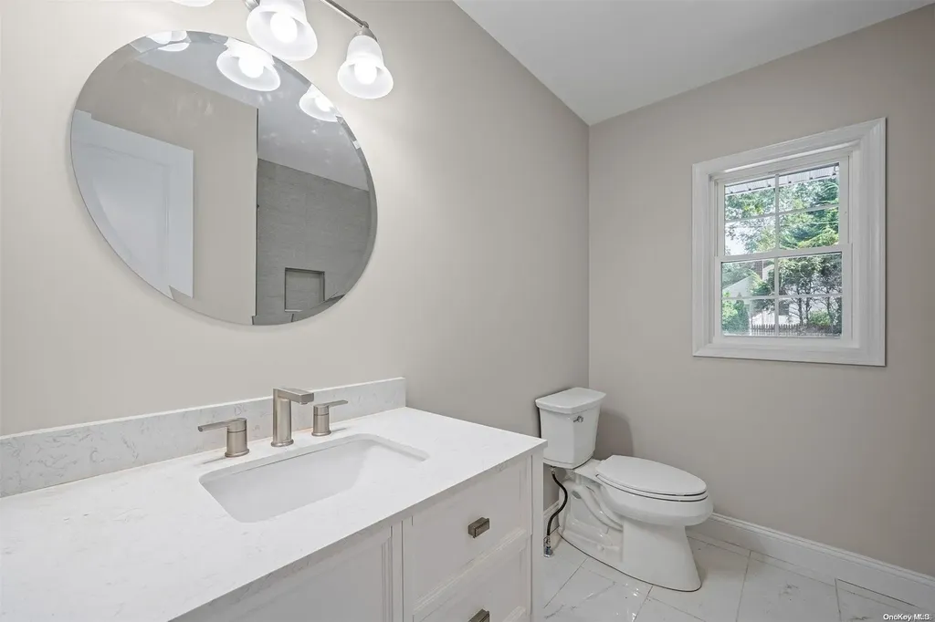 33 Beverly Road Smithtown NY 11787
