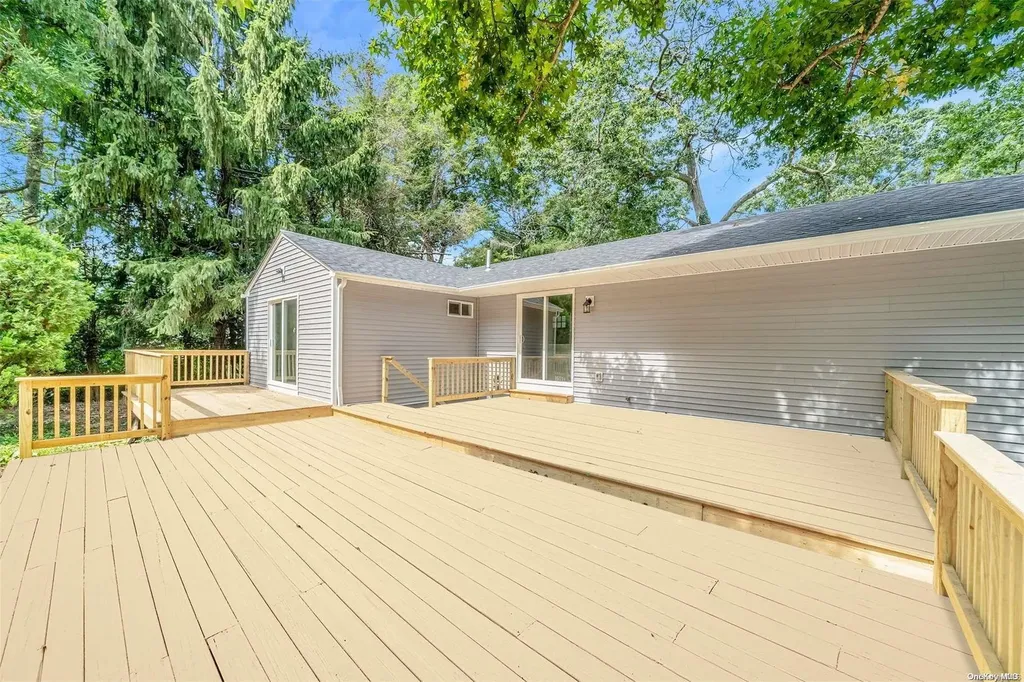 33 Beverly Road Smithtown NY 11787