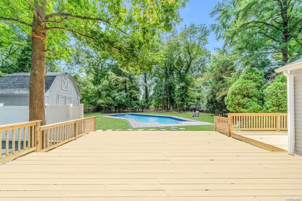 33 Beverly Road Smithtown NY 11787