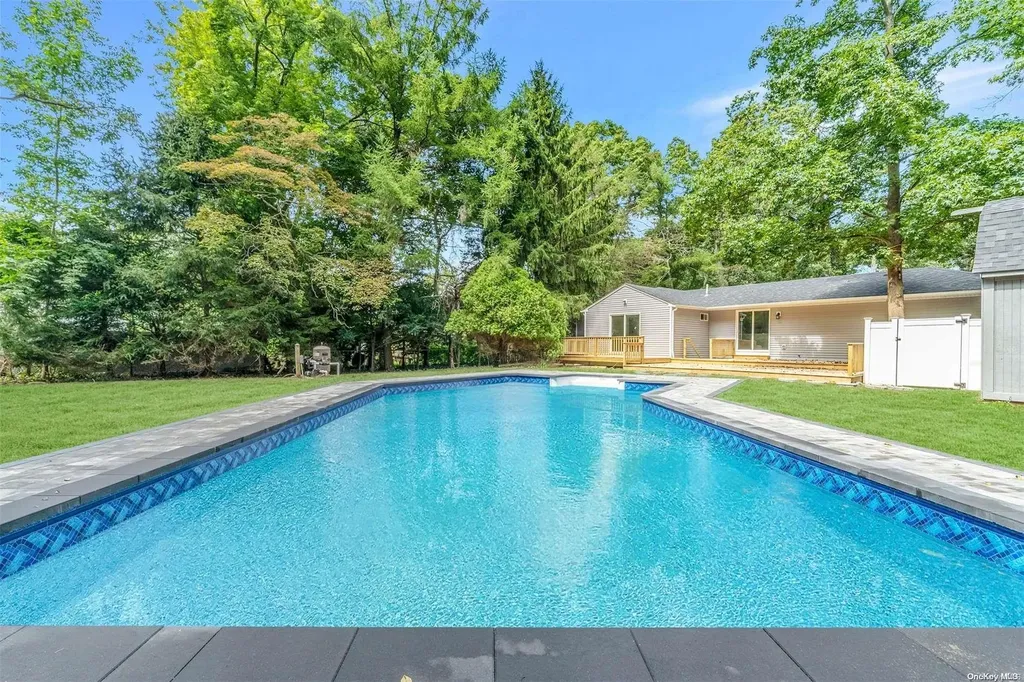 33 Beverly Road Smithtown NY 11787