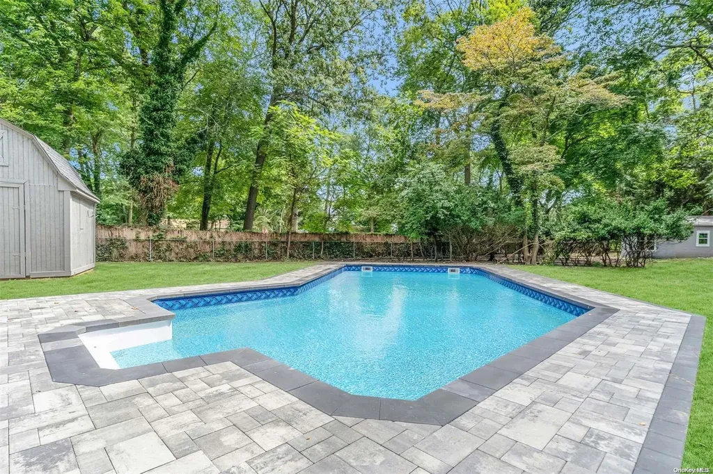 33 Beverly Road Smithtown NY 11787