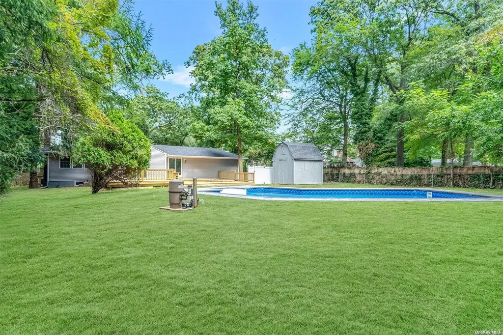 33 Beverly Road Smithtown NY 11787