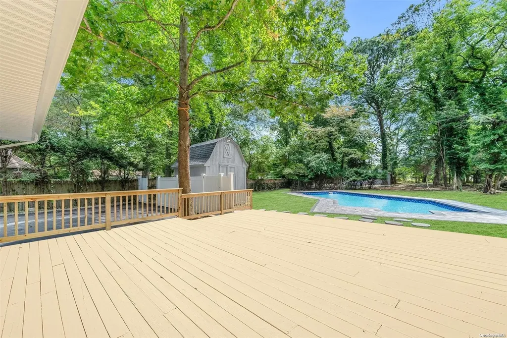33 Beverly Road Smithtown NY 11787