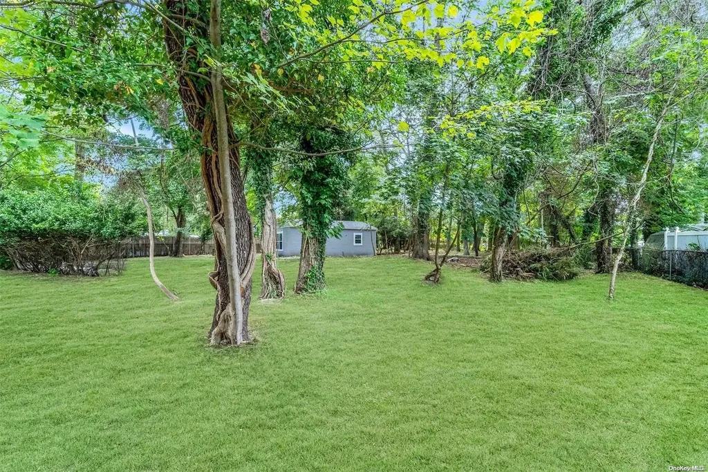 33 Beverly Road Smithtown NY 11787