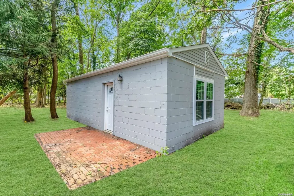 33 Beverly Road Smithtown NY 11787