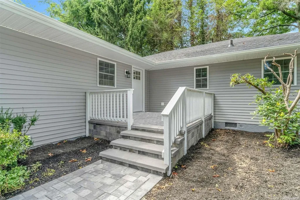 33 Beverly Road Smithtown NY 11787