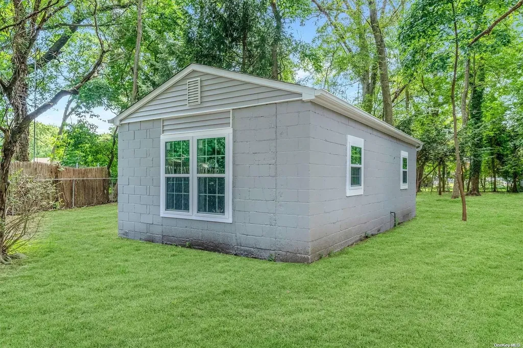 33 Beverly Road Smithtown NY 11787