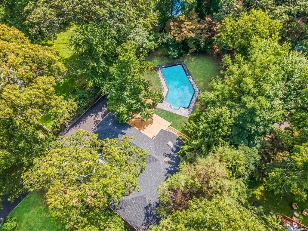 33 Beverly Road Smithtown NY 11787