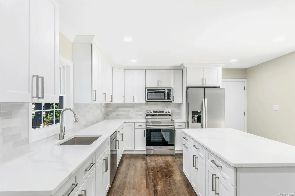 33 Beverly Road Smithtown NY 11787