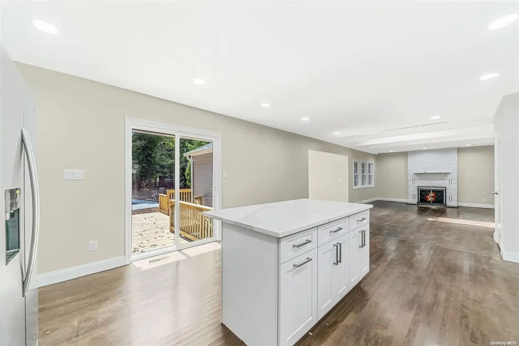 33 Beverly Road Smithtown NY 11787