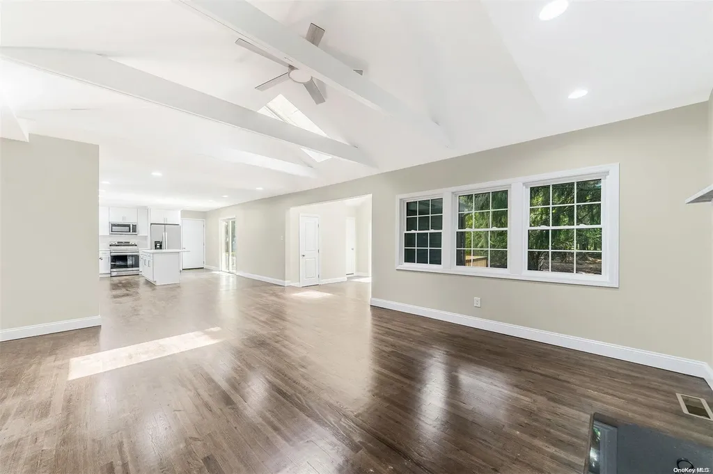 33 Beverly Road Smithtown NY 11787
