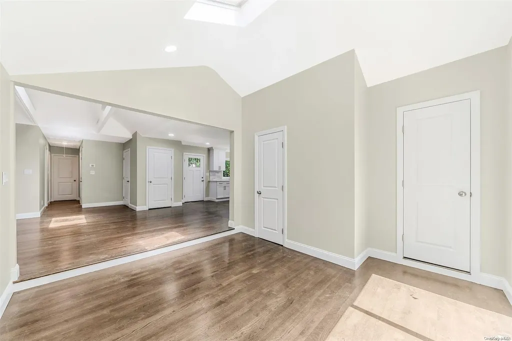 33 Beverly Road Smithtown NY 11787